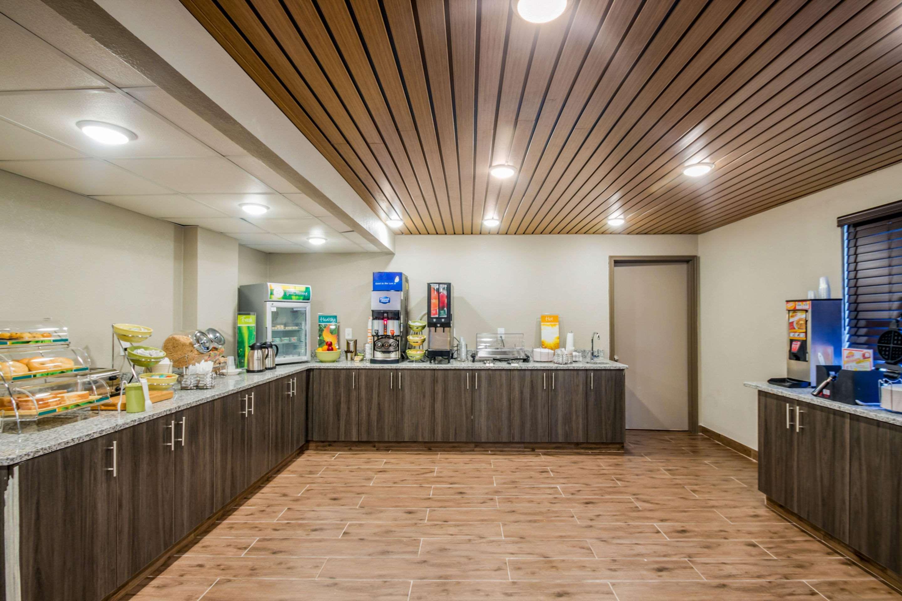 Americinn By Wyndham Madison Wi Bagian luar foto